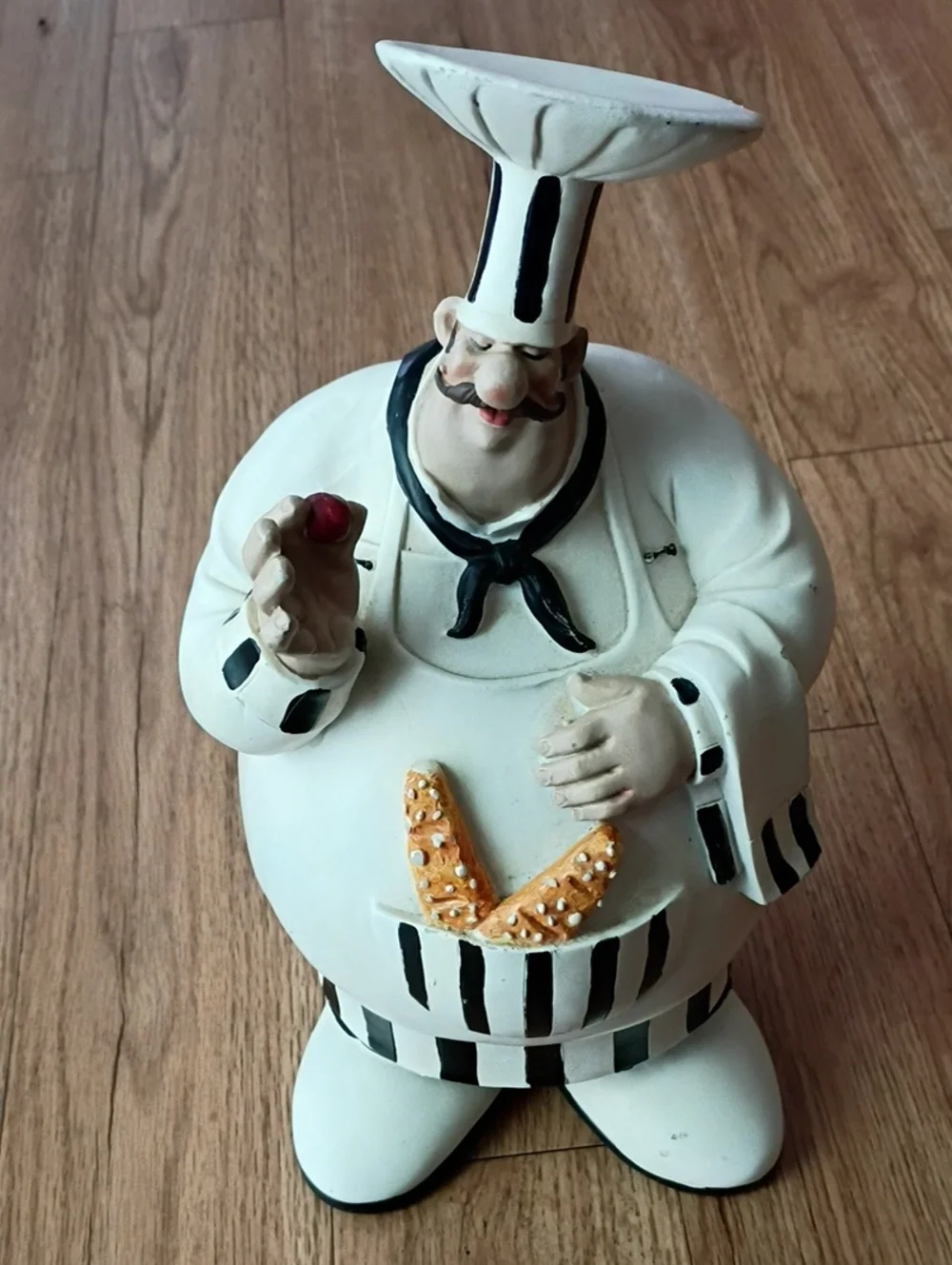 Decorative White Chef Figurine Statue for Kitchen